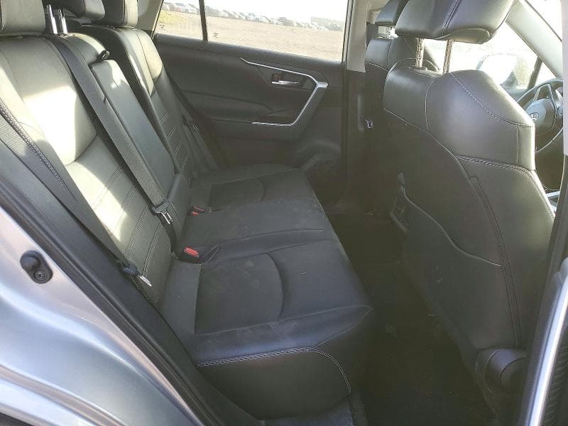 2021 TOYOTA RAV4 XLE 11