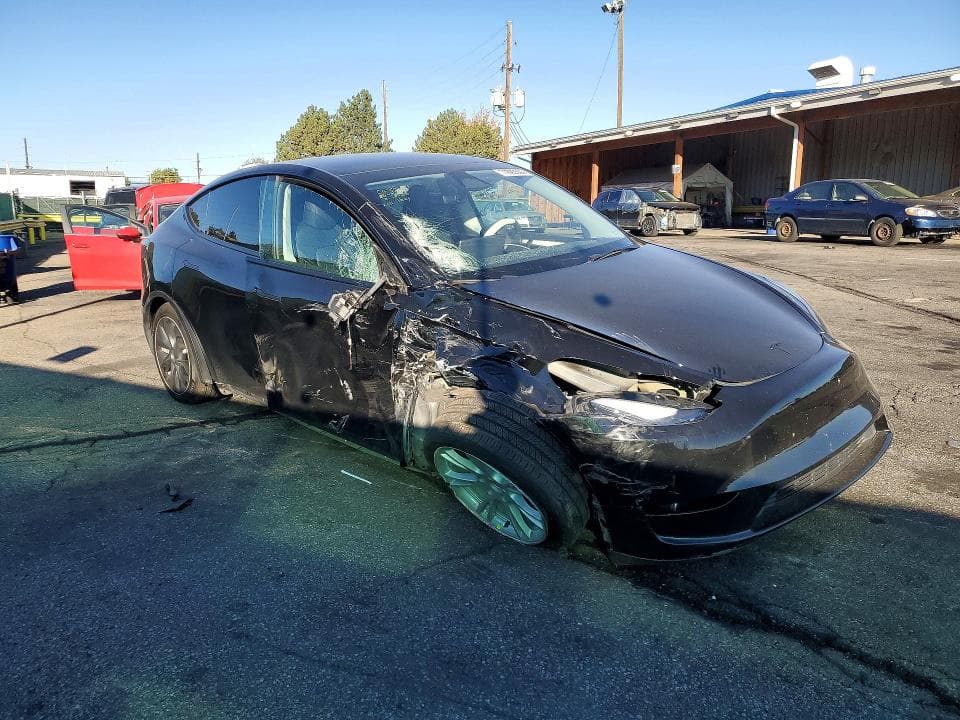 2023 TESLA MODEL Y 4
