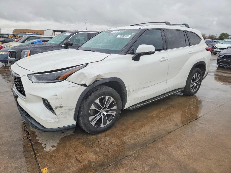 2021 TOYOTA HIGHLANDER XLE