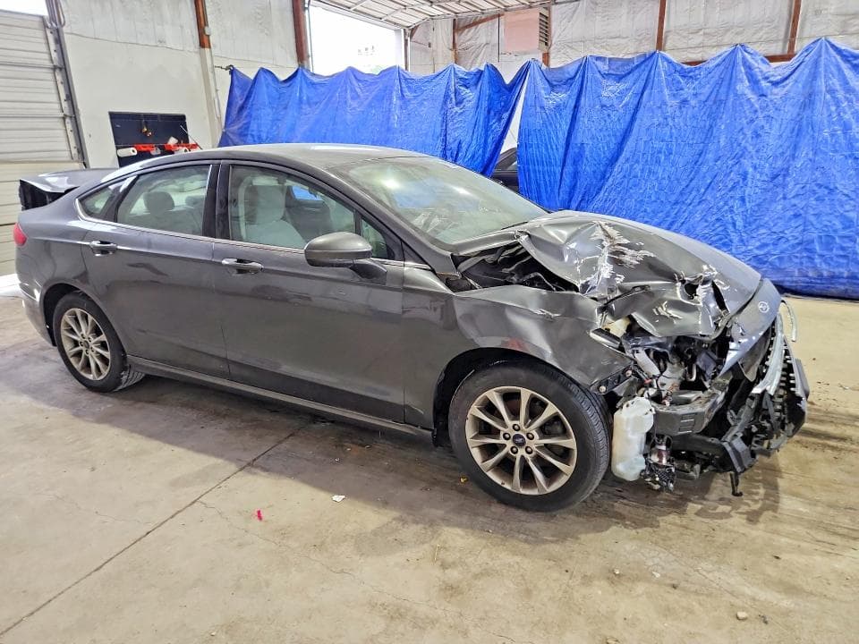 2017 FORD FUSION SE 4