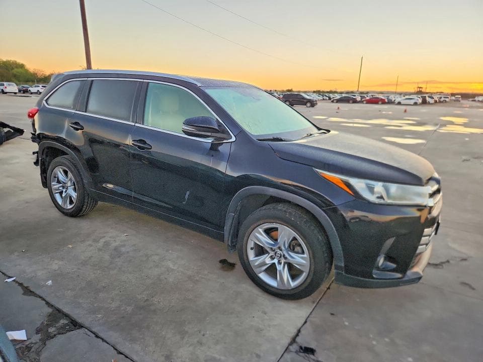 2017 TOYOTA HIGHLANDER LIMITED 4