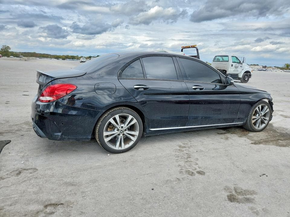 2017 MERCEDES-BENZ C 300 3