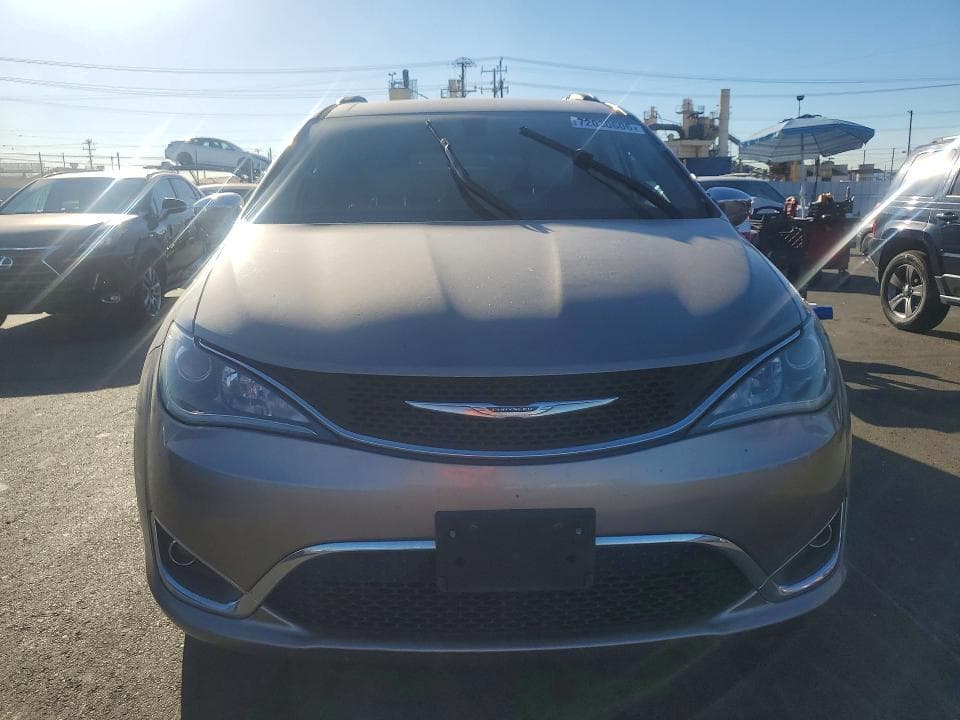2017 CHRYSLER PACIFICA LIMITED 5