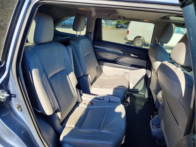 2018 TOYOTA HIGHLANDER LIMITED 11