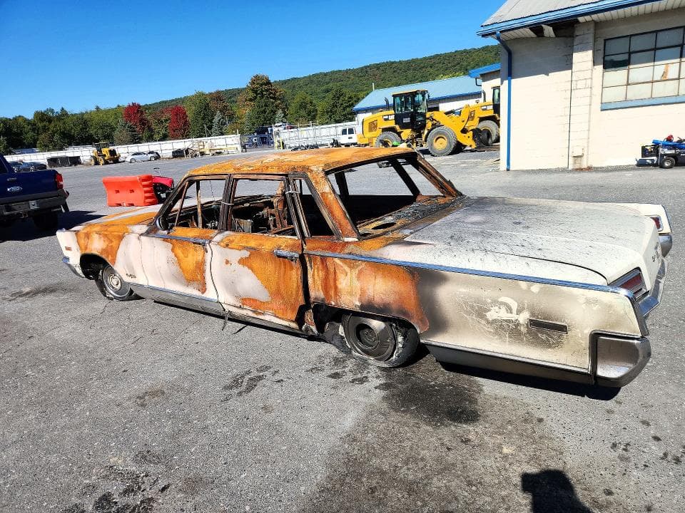 1966 CHRYSLER NEW YORKER 2