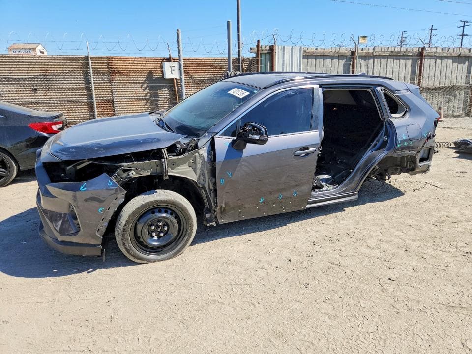 2020 TOYOTA RAV4 XLE