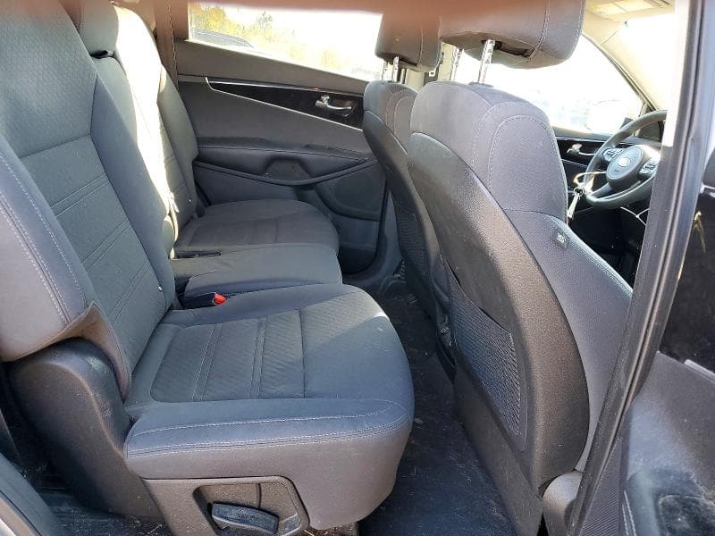 2017 KIA SORENTO 11