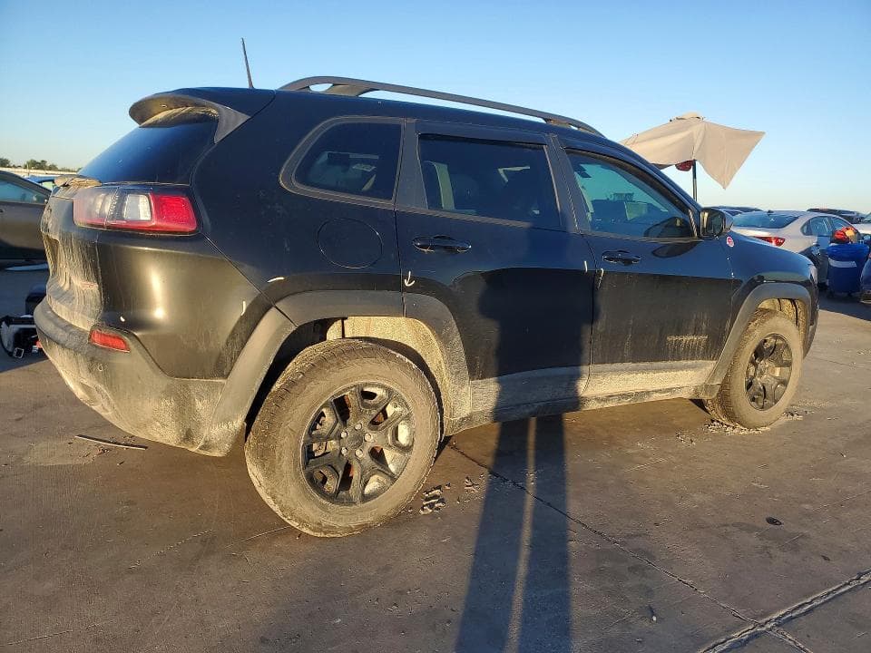 2019 JEEP CHEROKEE TRAILHAWK 3