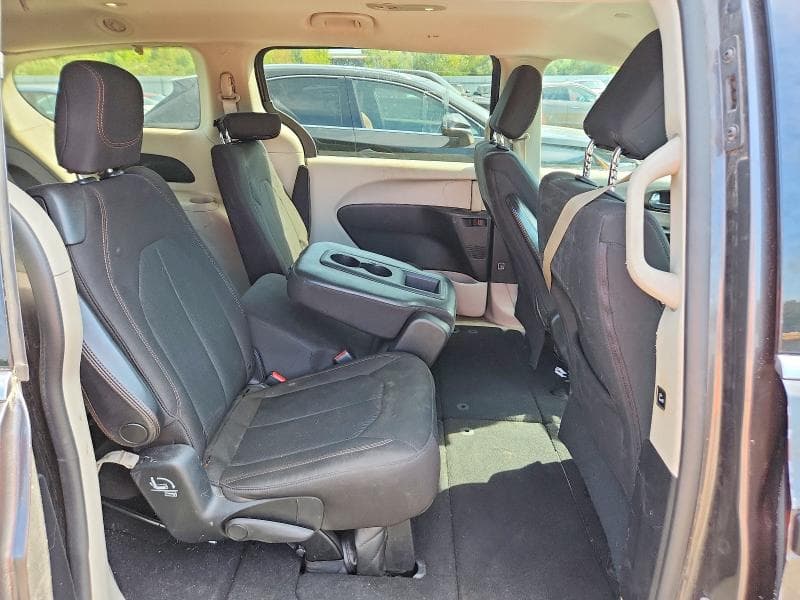 2017 CHRYSLER PACIFICA TOURING 11
