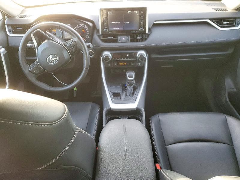 2021 TOYOTA RAV4 XLE 8