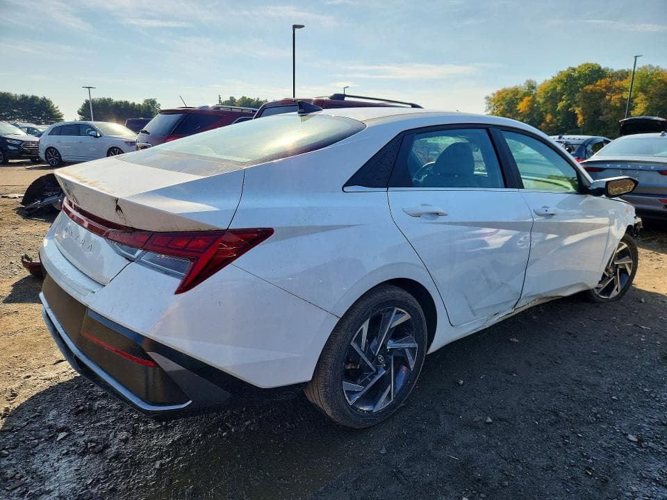 2024 HYUNDAI ELANTRA SEL 3