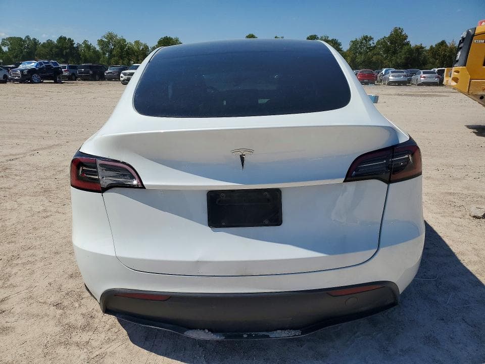 2024 TESLA MODEL Y 6