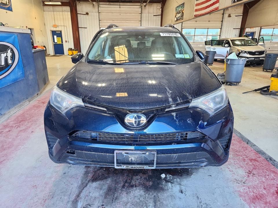 2017 TOYOTA RAV4 LE 5
