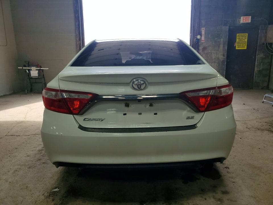 2017 TOYOTA CAMRY SE 6