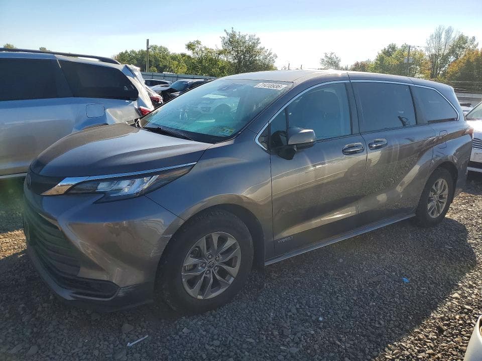 2021 TOYOTA SIENNA LE