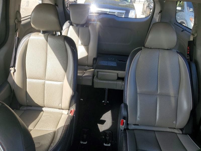 2017 KIA SEDONA LX 10