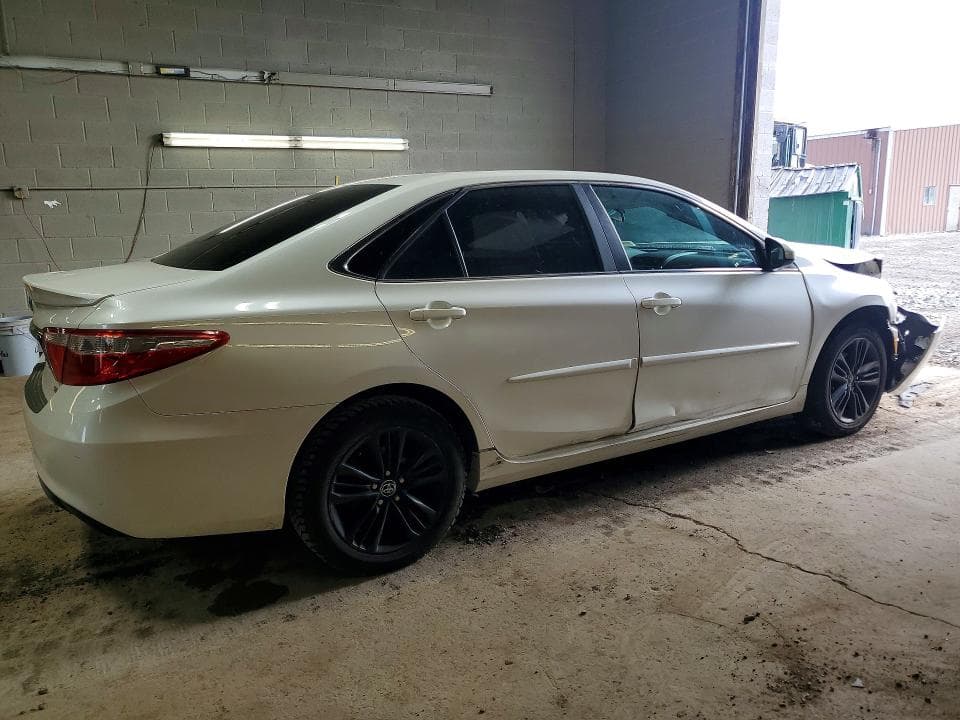 2017 TOYOTA CAMRY SE 3