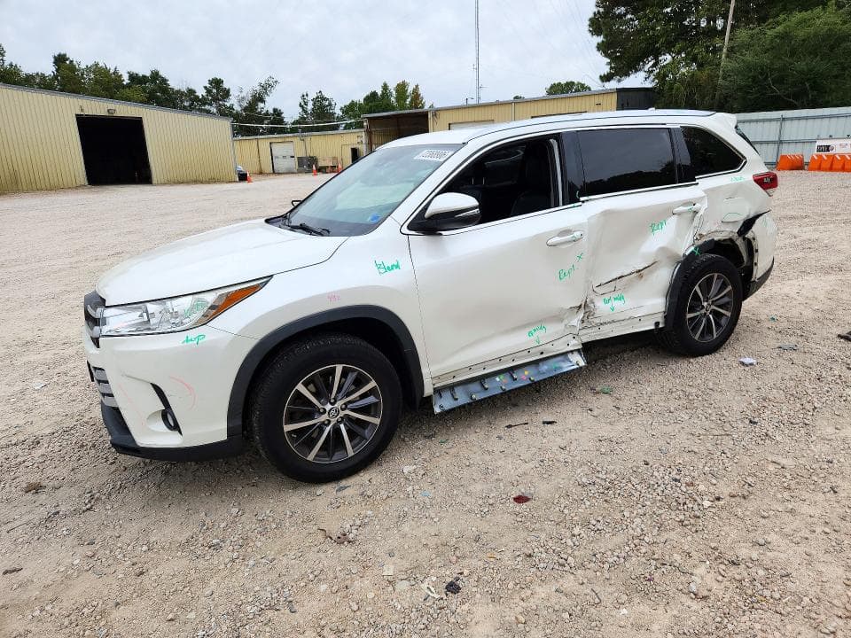 2018 TOYOTA HIGHLANDER XLE - 1