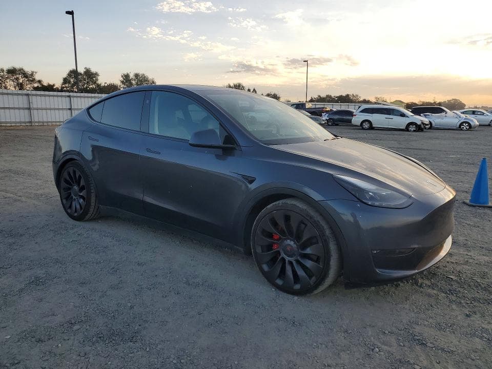 2023 TESLA MODEL Y 4