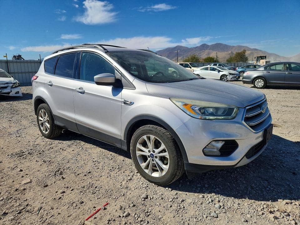 2017 FORD ESCAPE SE 4