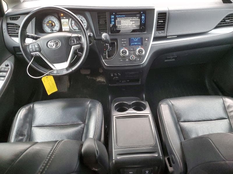 2017 TOYOTA SIENNA SE 8