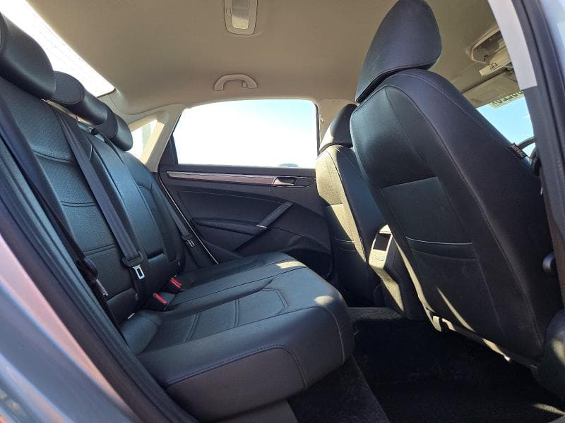 2018 VOLKSWAGEN PASSAT S 10