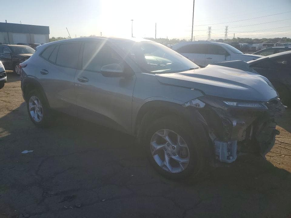 2025 CHEVROLET TRAX LS 4