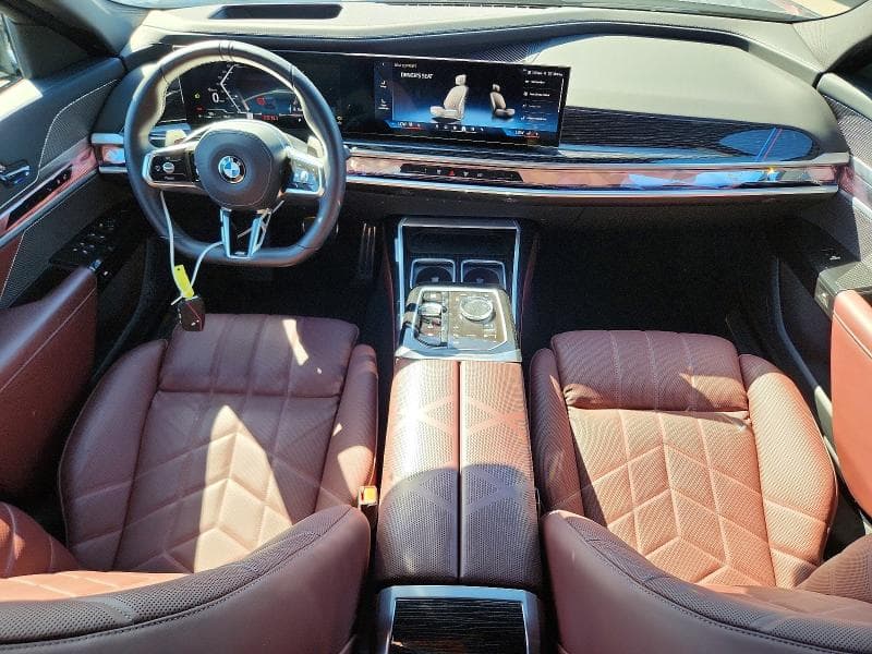 2025 BMW 740 I 8