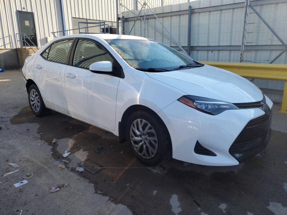 2017 TOYOTA COROLLA LE 4