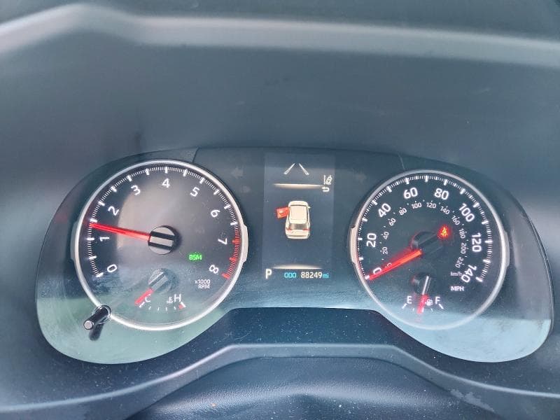 2019 TOYOTA RAV4 XLE 9
