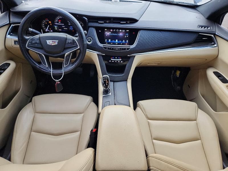 2017 CADILLAC XT5 8