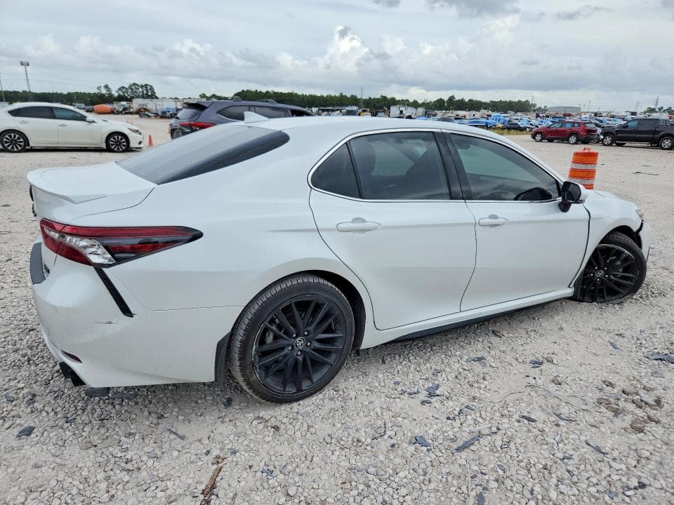 2023 TOYOTA CAMRY XSE 3