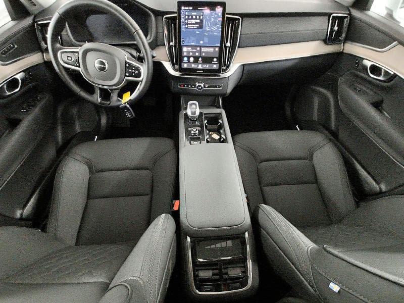 2025 VOLVO XC90 CORE 8