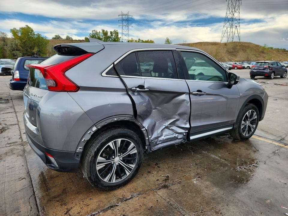 2018 MITSUBISHI ECLIPSE CROSS SE 3