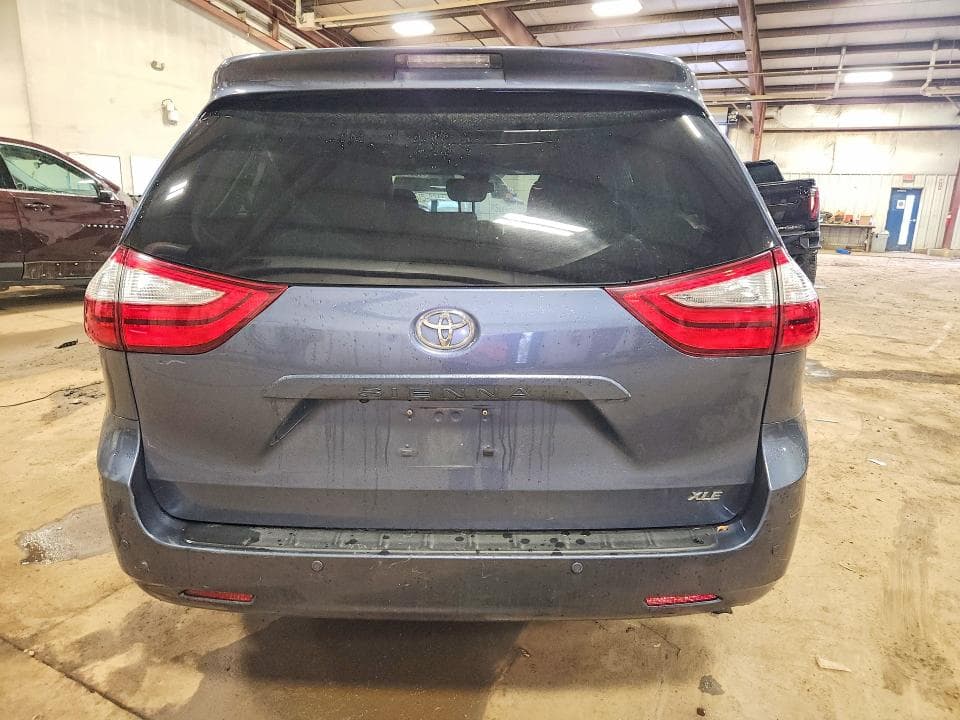 2017 TOYOTA SIENNA XLE 8-PASSENGER 6