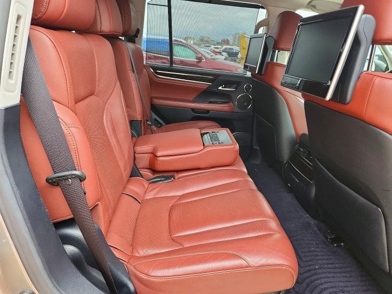 2017 LEXUS LX 570 11