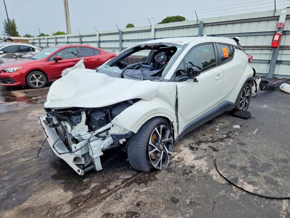 2020 TOYOTA C-HR XLE