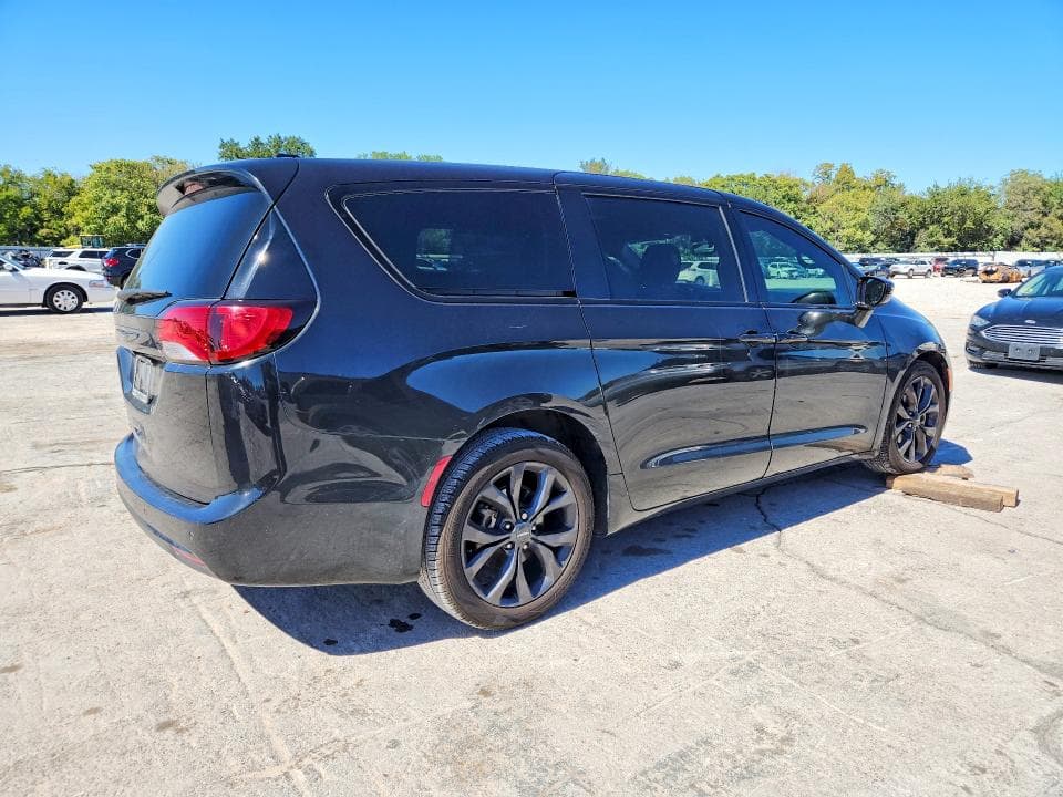 2019 CHRYSLER PACIFICA TOURING PLUS 3