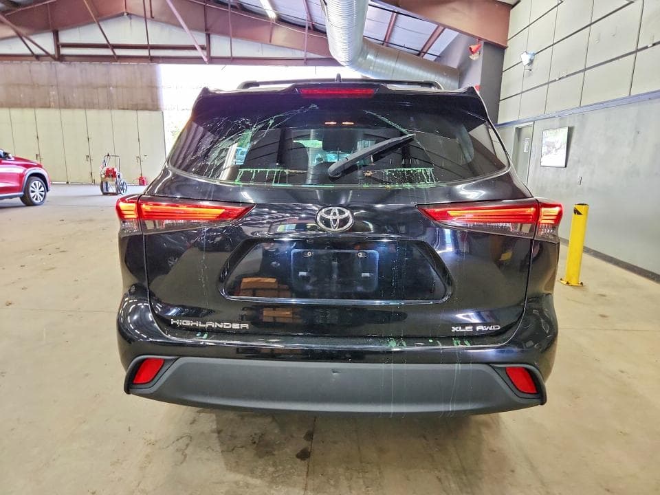 2021 TOYOTA HIGHLANDER XLE 6