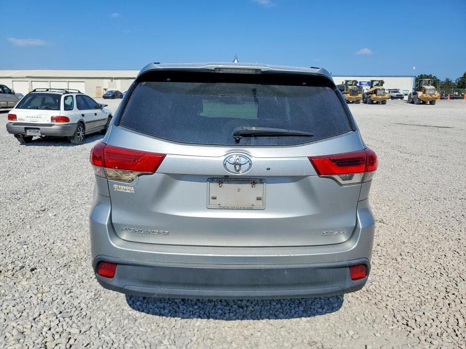 2017 TOYOTA HIGHLANDER SE 6