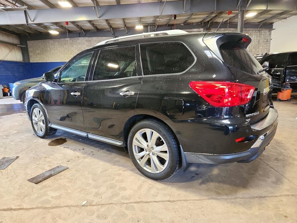 2018 NISSAN PATHFINDER SL 2