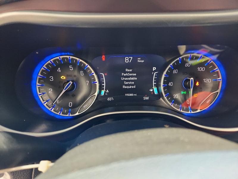 2017 CHRYSLER PACIFICA LIMITED 9