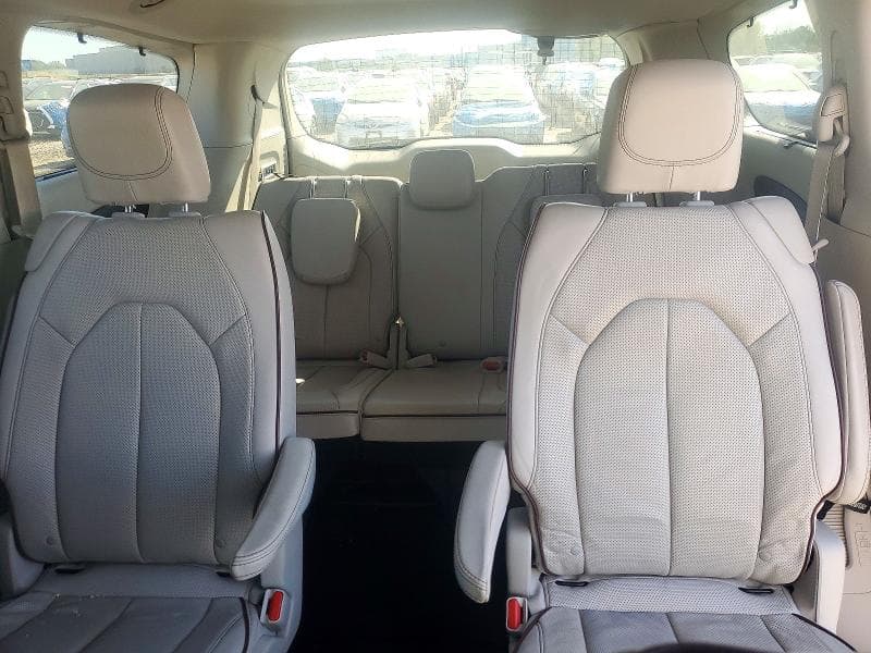 2020 CHRYSLER PACIFICA LIMITED 10