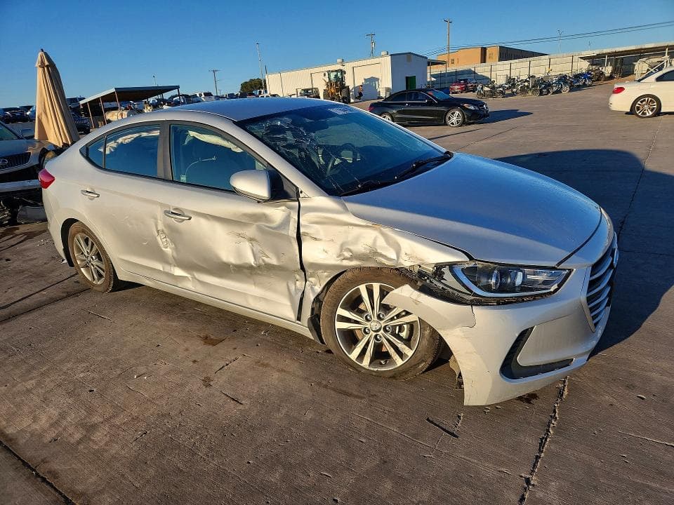 2018 HYUNDAI ELANTRA SEL 4