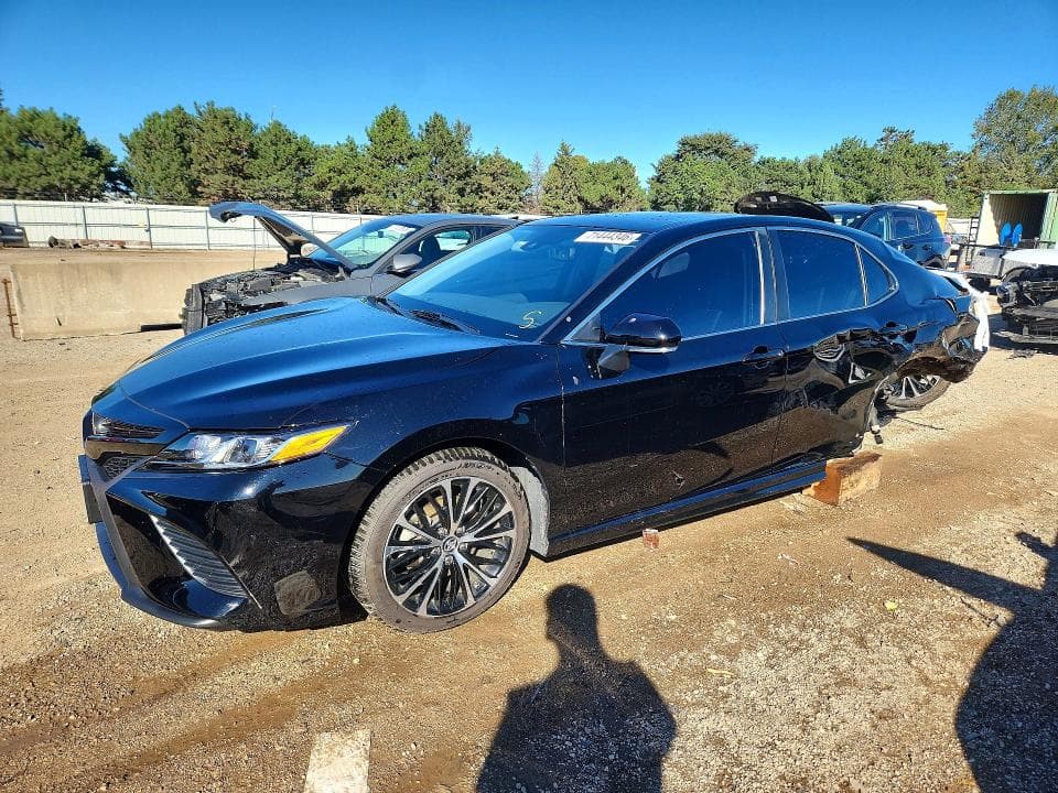2019 TOYOTA CAMRY SE