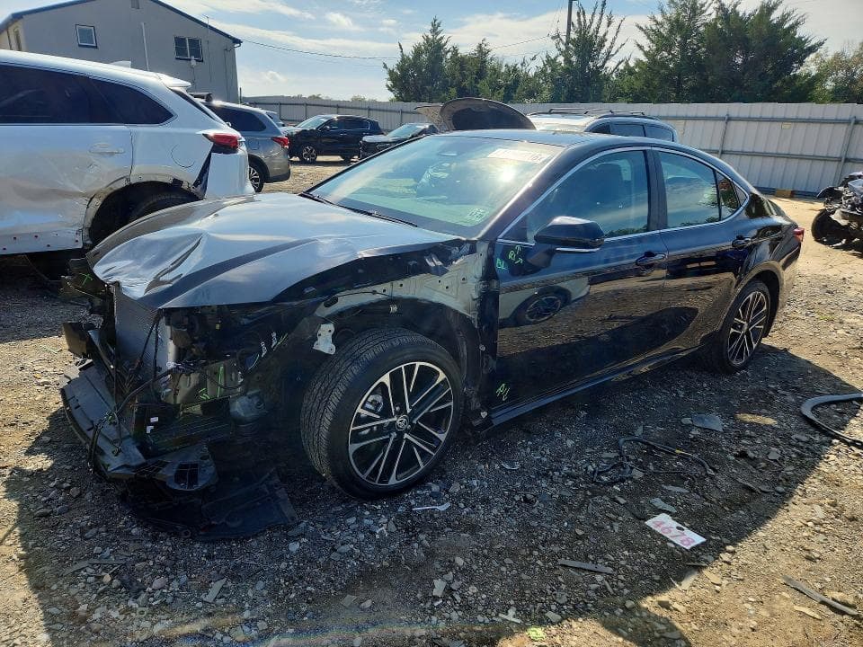 2025 TOYOTA CAMRY XLE