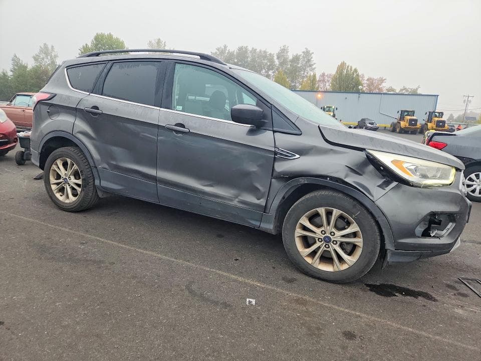2017 FORD ESCAPE SE 4