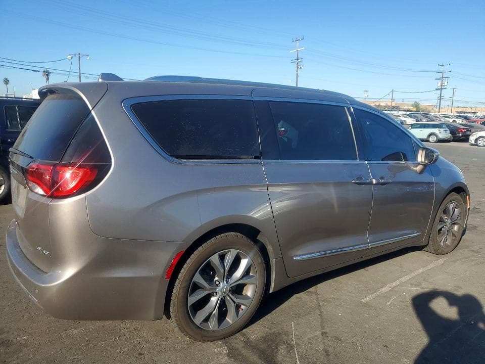 2017 CHRYSLER PACIFICA LIMITED 3