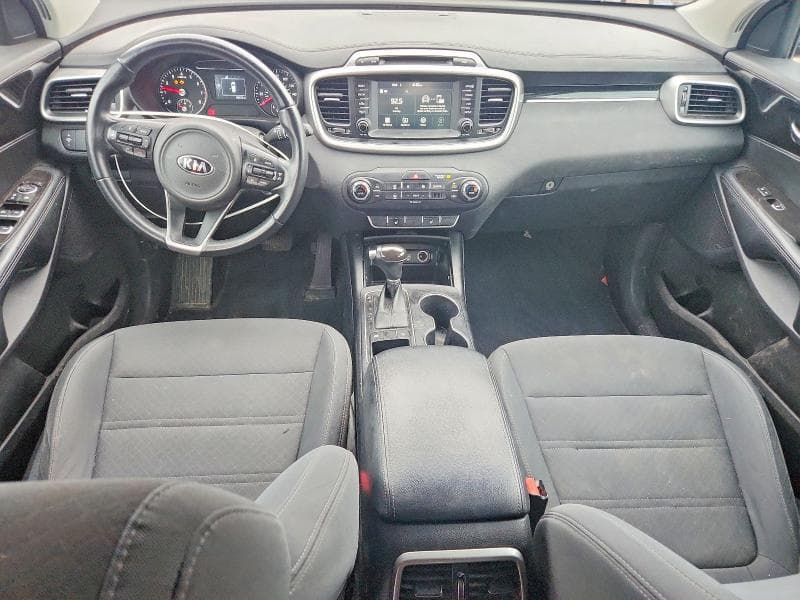 2017 KIA SORENTO LX 8