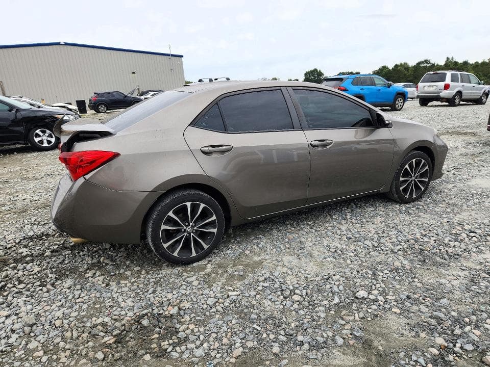 2019 TOYOTA COROLLA SE 3